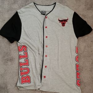 Bulls button down